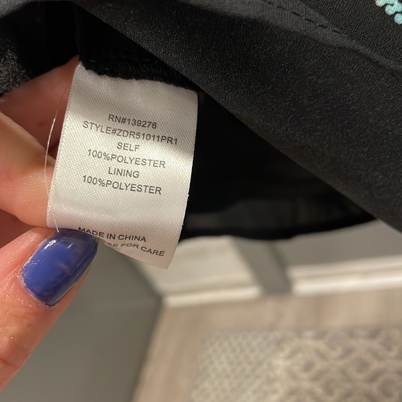 New dress size small - Picture 4 of 5